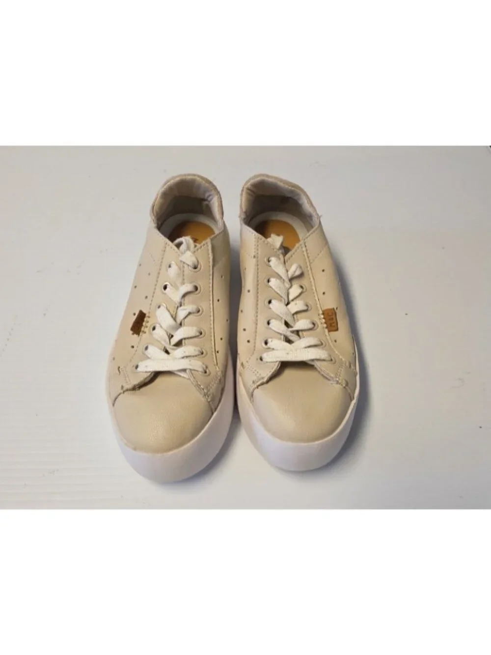 Outwoods Shauna-1 White Lace Up Sneakers Women's Size 8 Musse & Cloud